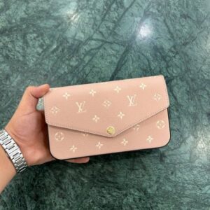 Louis Vuitton - Image 11