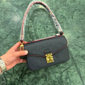 Louis Vuitton Pochette Métis East West - Image 11