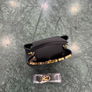 Louis Vuitton Capucines Small - Image 5